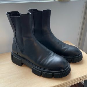 Zara Lug Sole Low Heel Leather Ankle Boots